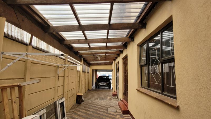 6 Bedroom Property for Sale in Rylands Western Cape